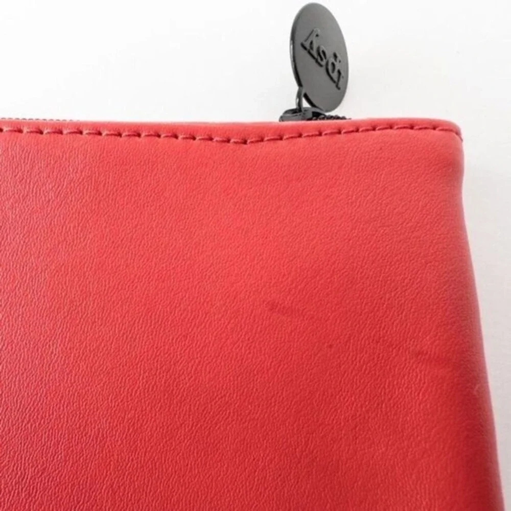 5/$20‎ Glam Bag October 2018 Red Faux Leather Embossed Floral Masquerade
